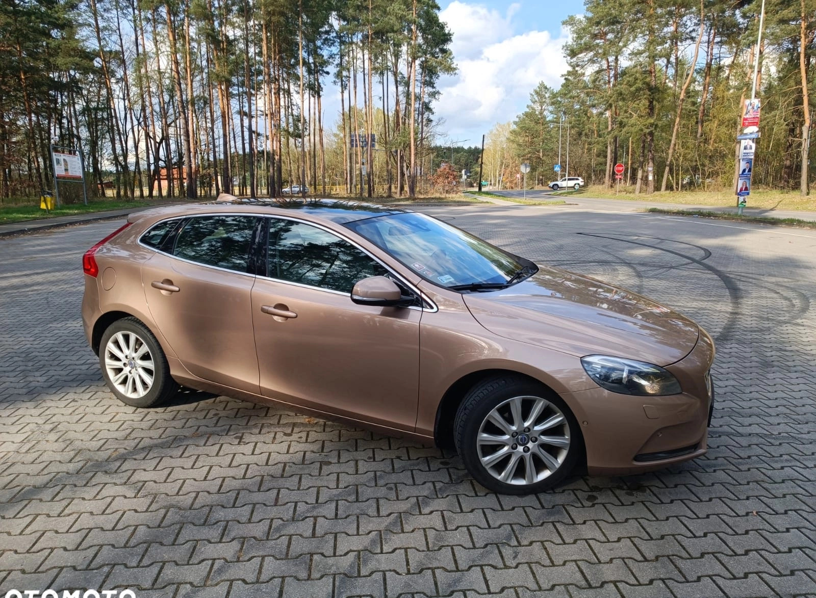 Volvo V40 cena 35900 przebieg: 302000, rok produkcji 2013 z Żerków małe 56